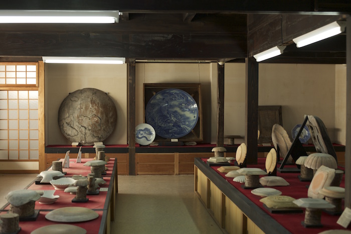 Inside of Kajikenseiji Mould Museum