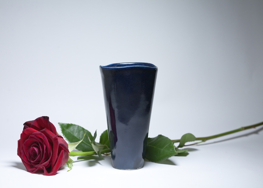 Dark Sapphire shallow cut vase with rose
